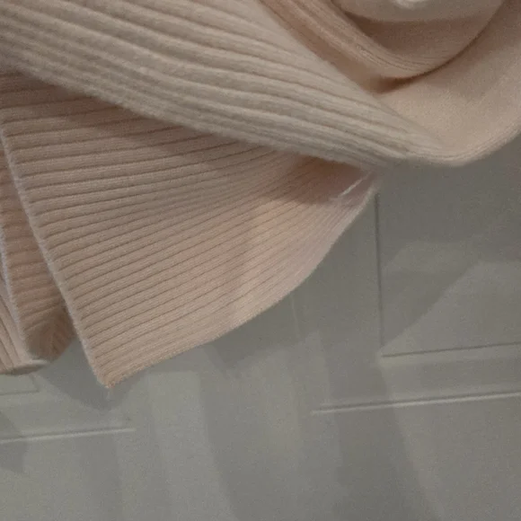 NWT XL Fench Connection Vneck Lightweight Long Sleeve Blush Pink Sweater - Picture 5 of 9